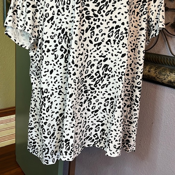 Roaman’s Top- Short Sleeve NWOT Cotton animal print Sz 2X - Picture 3 of 10
